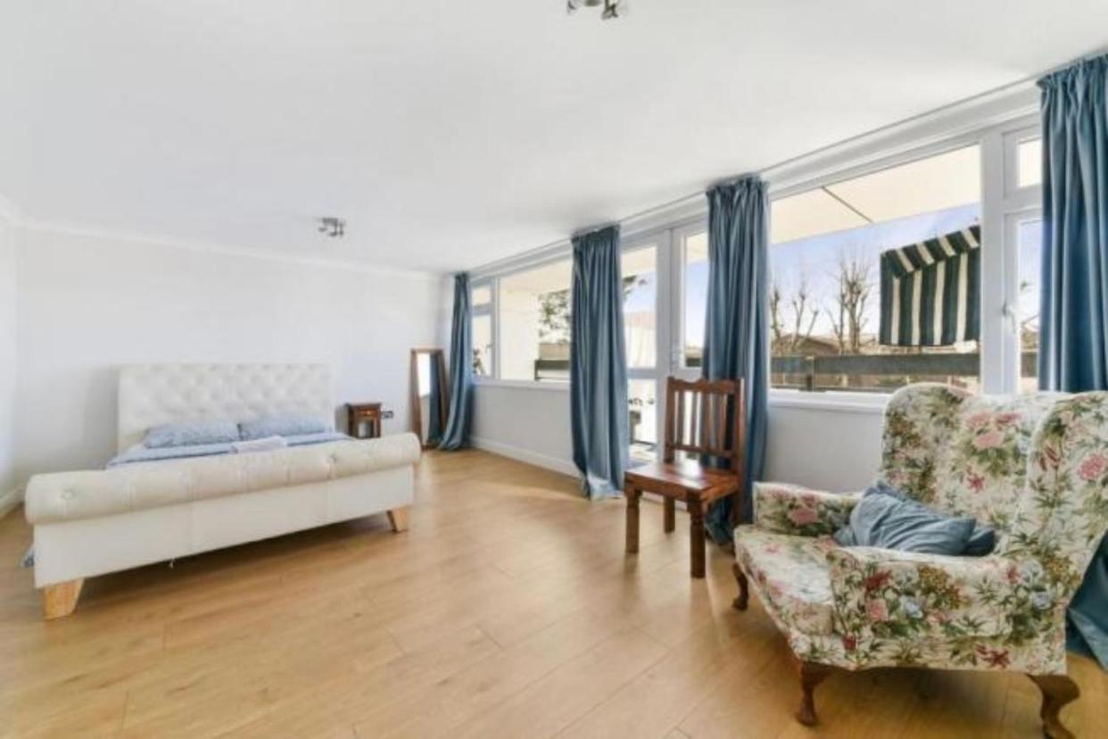 Brunswick Rooms Sutton  Bagian luar foto